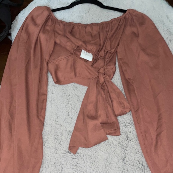 Red/brown linen crop top with bow - Picture 2 of 2